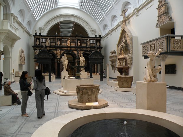  Victoria and Albert Museum